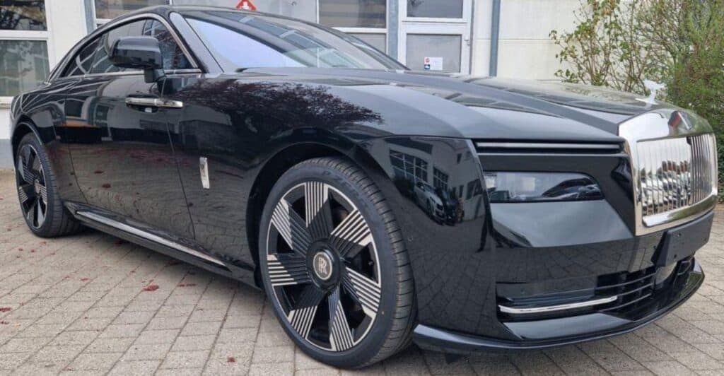 Rolls-Royce Spectre - img 11 18