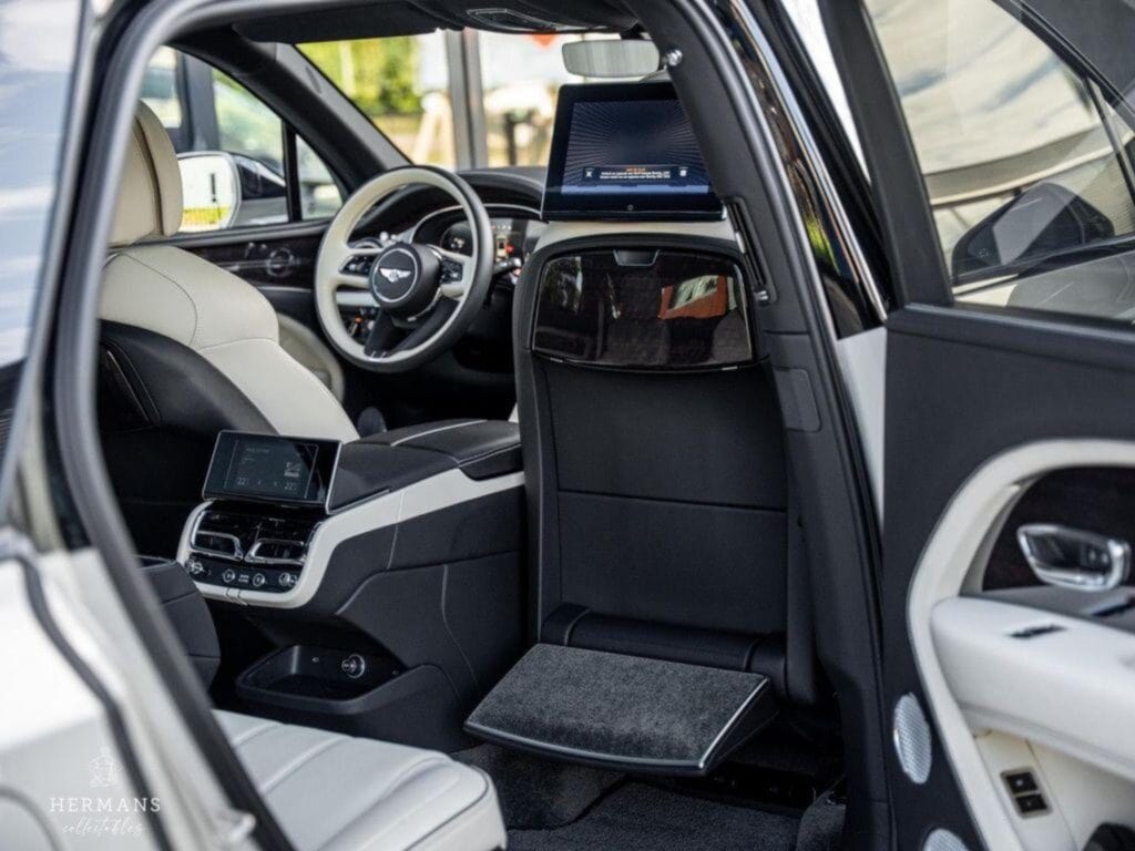 Bentley Bentayga 4.0 V8 Azure EWB First Edition - img 14 38