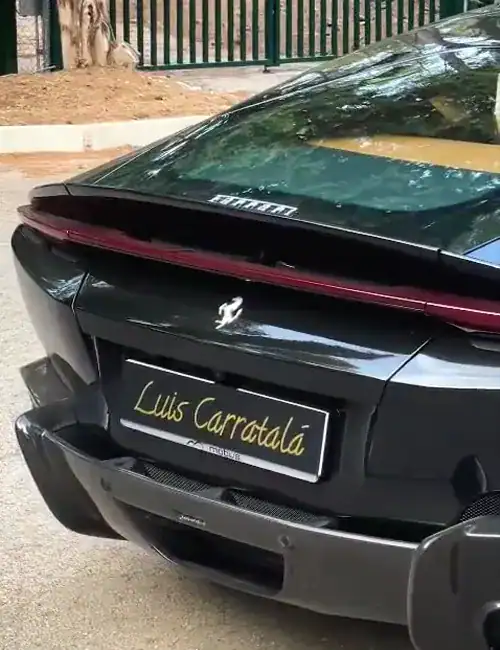 Ferrari negro