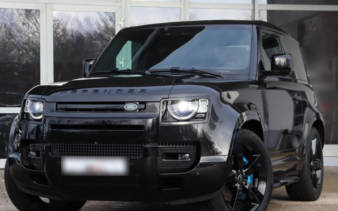 Land Rover Defender 90 V8 James Bond 007 Edition / 1 of 3…