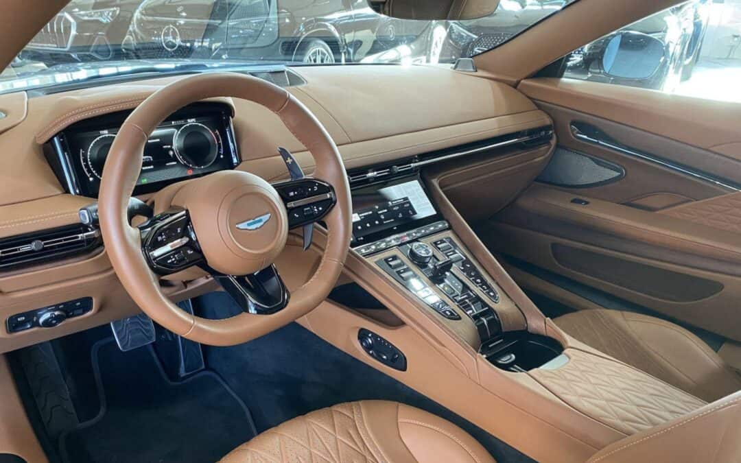 Aston Martin DB12 Volante Q-Special Paint/B&W/Inspir…