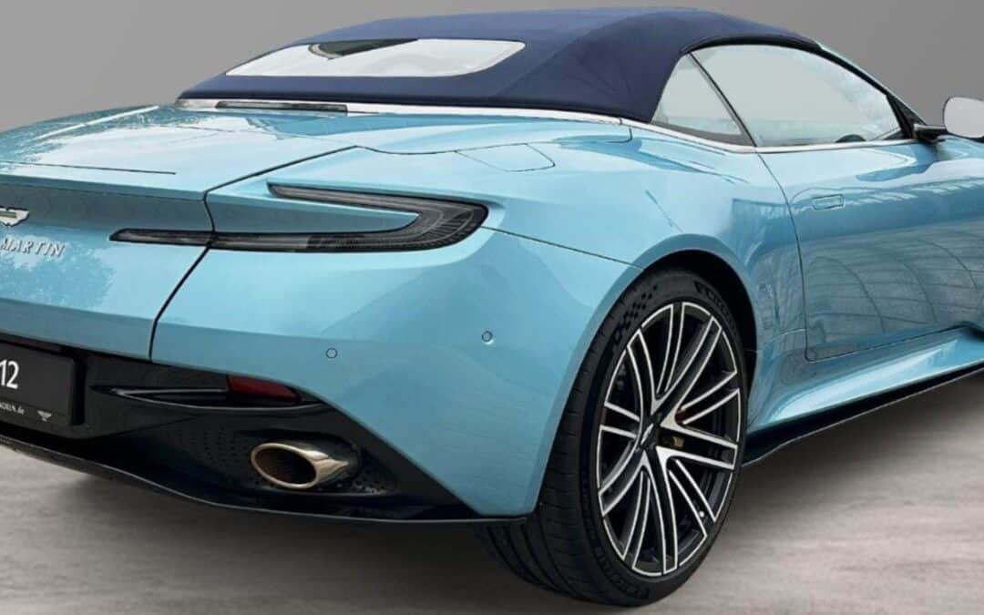 Aston Martin DB12 Volante Carribean Blue Pearl Carbo…