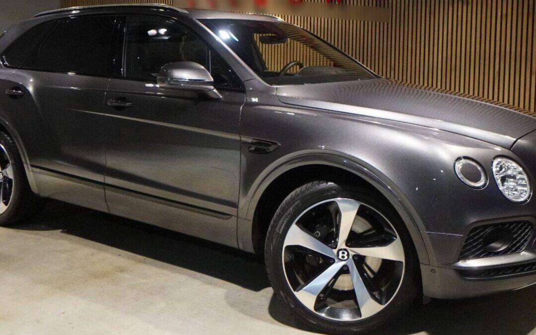 Bentley Bentayga W12 6.0-Rear Entertainment-Blackpa…