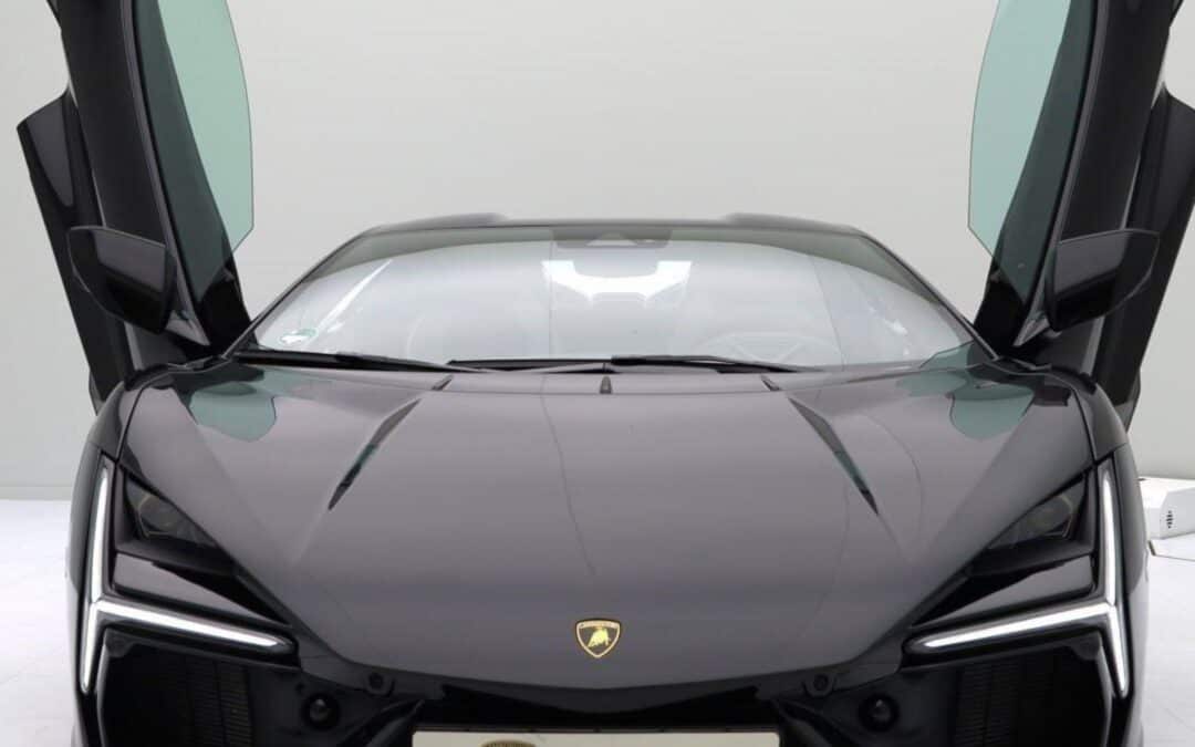 Lamborghini Revuelto