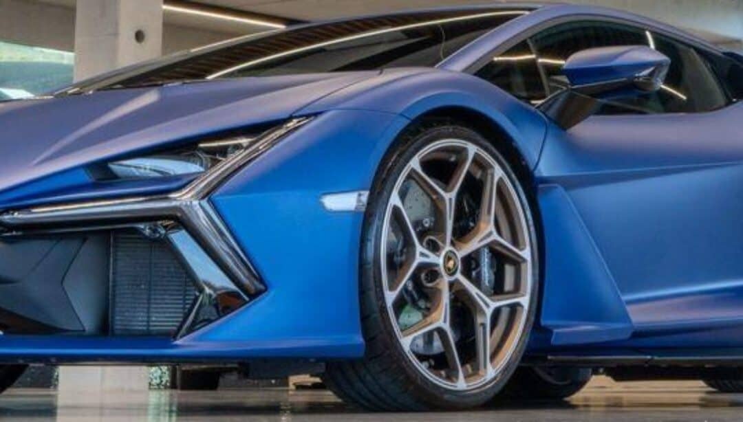 Lamborghini Revuelto