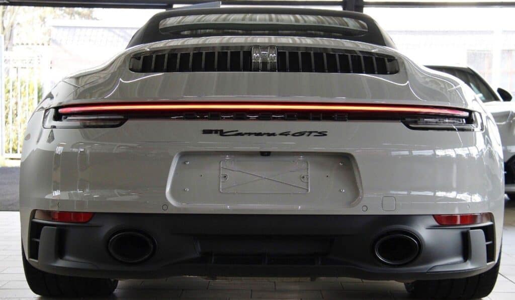 Porsche 992 GTS 4 Cabrío - img 18 36