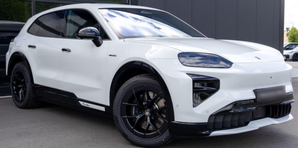 Porsche Cayenne Turbo Electric - file10 23